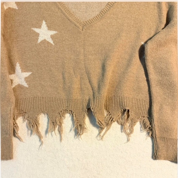 SHEIN Tan V-Neck Crop-Top Sweater with Star Design - Picture 2 of 4